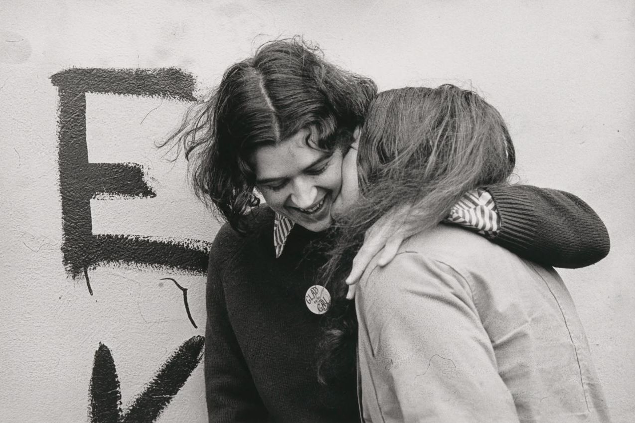 Ponch Hawkes, No title (Two women embracing, ‘Glad to be gay’) (1973)