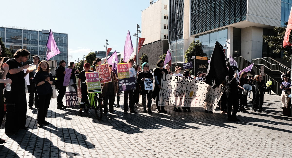 new-england-rabbis-say-crossing-picket-line-for-passover-shopping-not